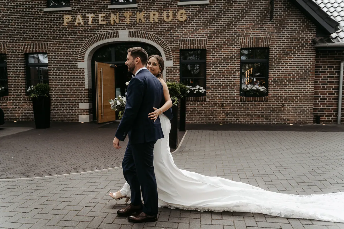 Jenny & Chris – Hochzeit im Patentkrug, Sektempfang (Bild 25 von 47)