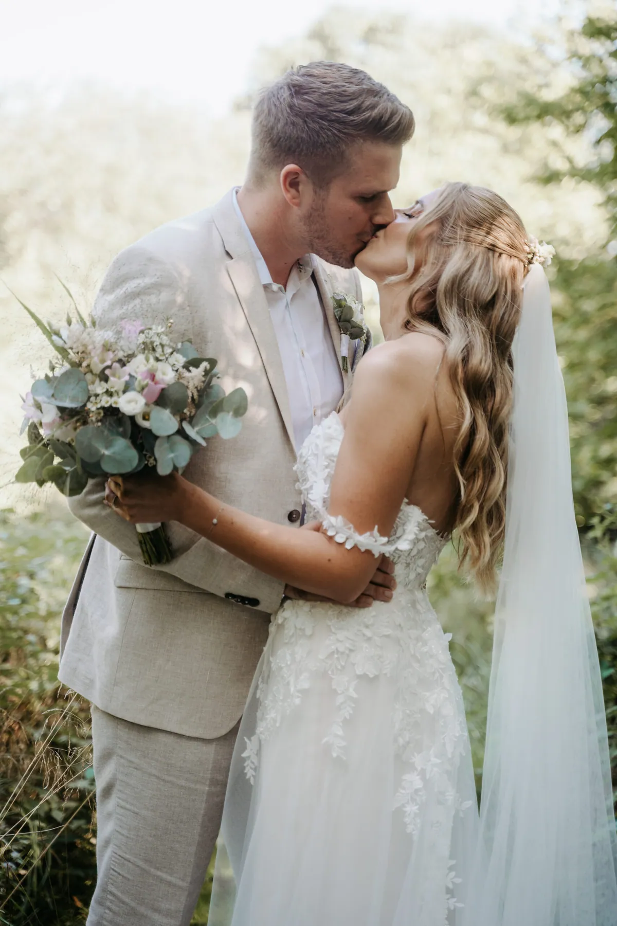 Maira & Luca – Freie Trauung im Grünen, First Look (Bild 13 von 44)