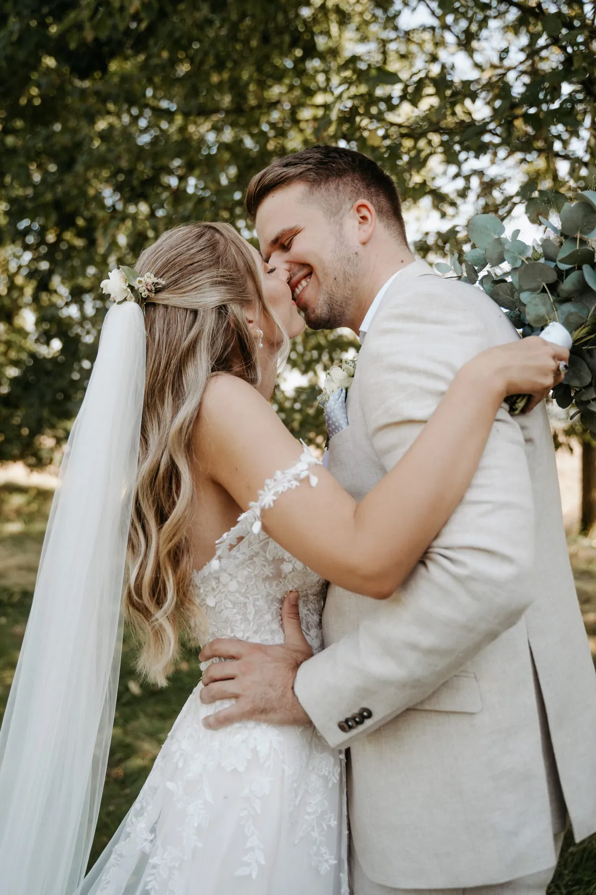 Maira & Luca – Freie Trauung im Grünen, First Look (Bild 17 von 44)