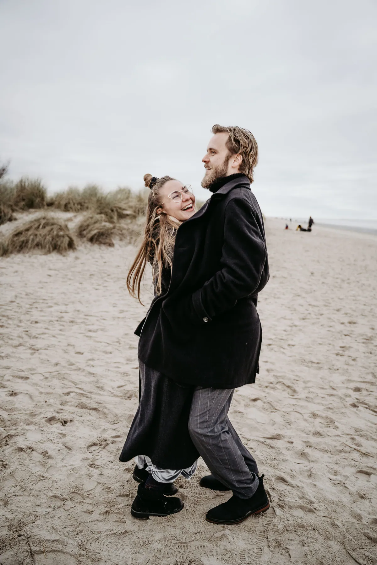 Zwei am Meer – Paarshooting am Meer (Bild 1 von 21)